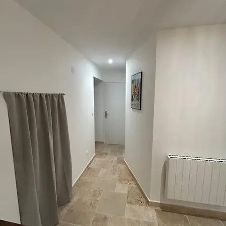 Logement T2 Au Coeur Du Village Appartement *