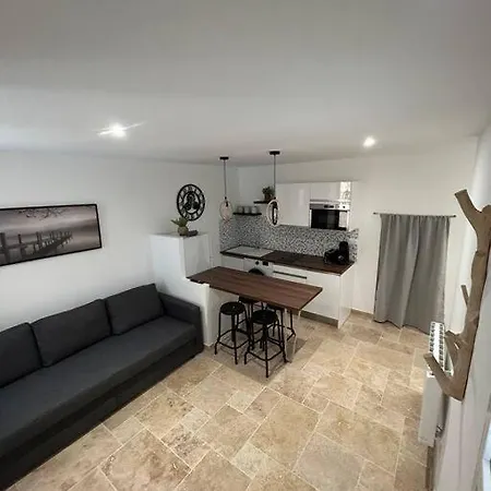 Logement T2 Au Coeur Du Village *