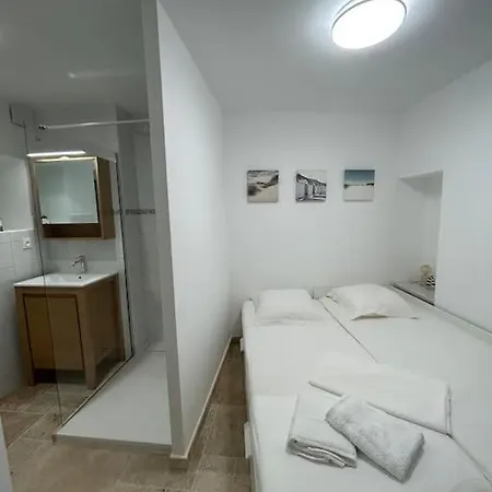 Logement T2 Au Coeur Du Village Apartman Gruissan